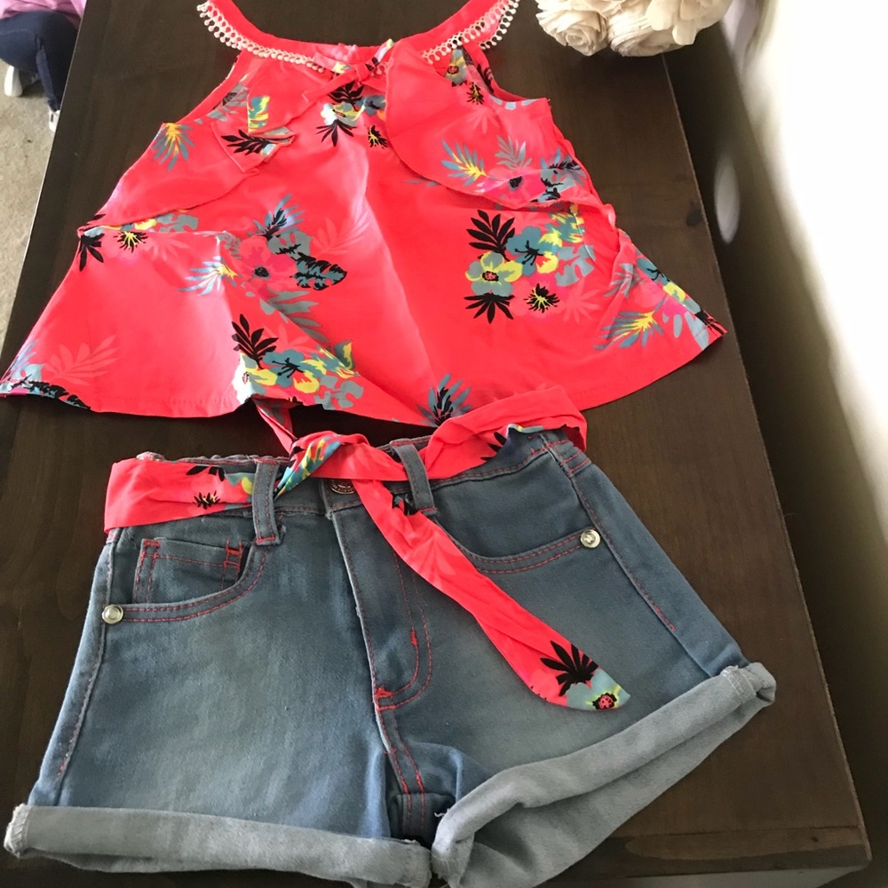 Outfit 2T new without tags